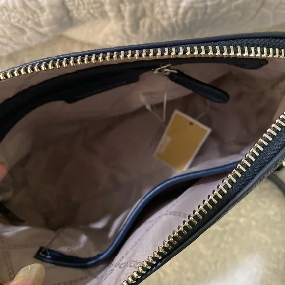 Sold Michael KORS Jet Set Travel Dome Crossbody Signature MK Bag NWT - Picture 5 of 10